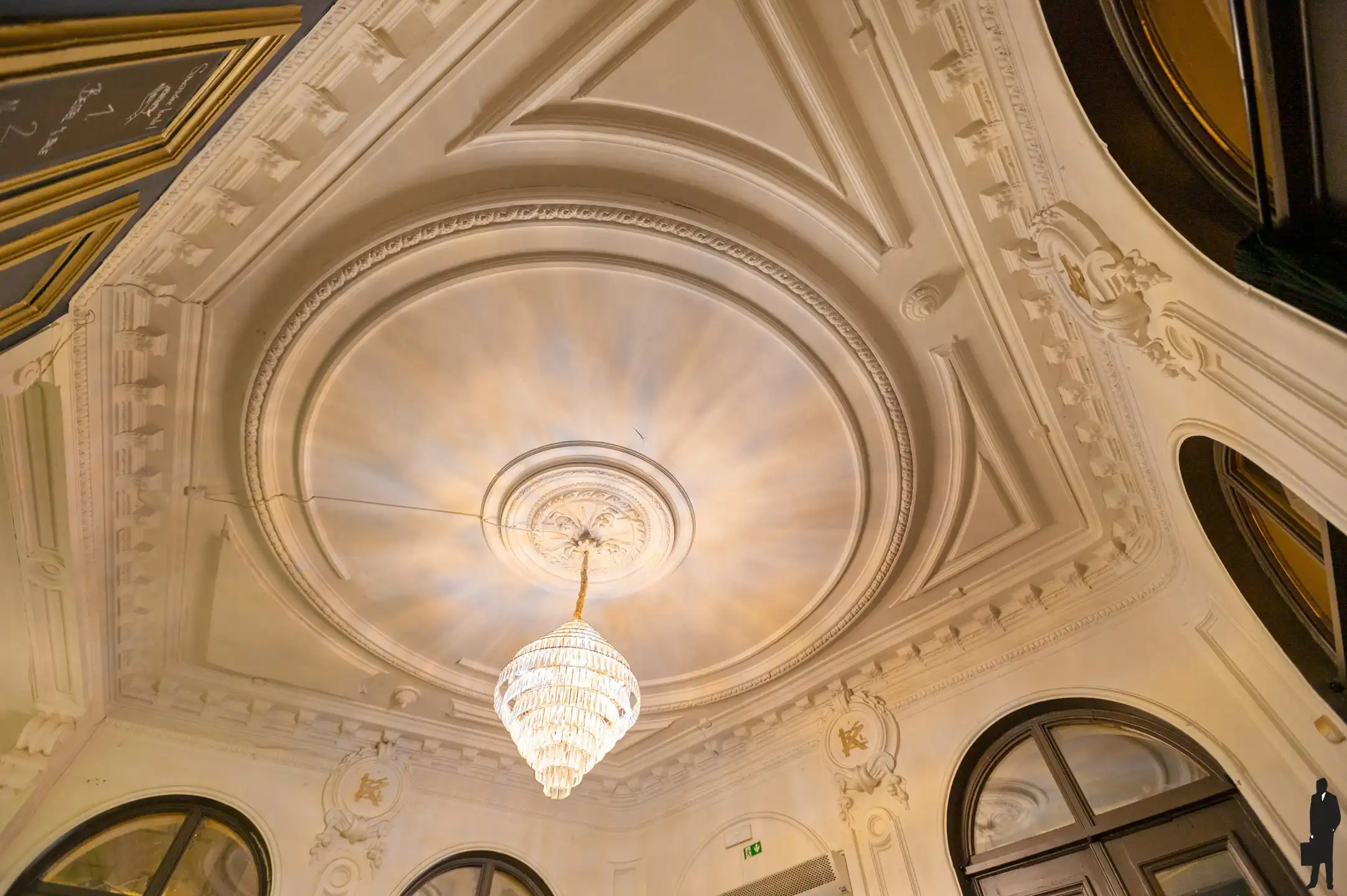 Handelspand op bruisende Bolivarplaats met stabiele huurinkomsten foto 4