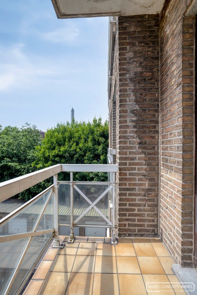 Instapklaar appartement te koop in Harelbeke — topligging vlak bij Kortrijk! foto 12