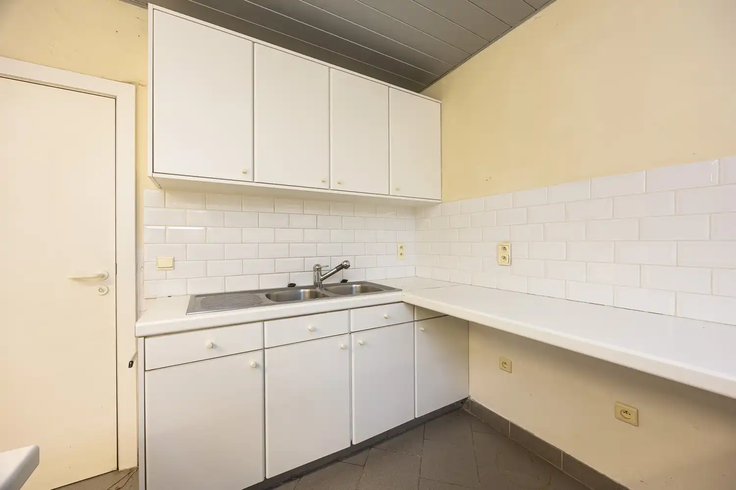 Ruim en veelzijdig handelsgelijkvloers op toplocatie foto 10