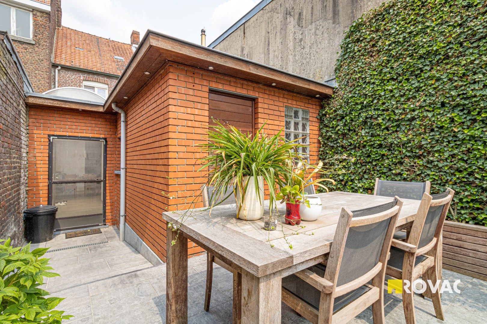 Zeer leuke rijwoning met prachtige stadstuin in centrum Izegem foto 6