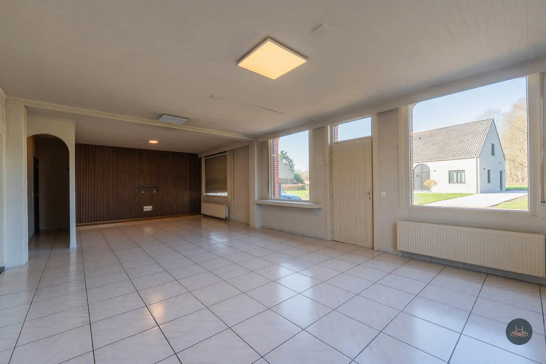 Woning met groot multifunctioneel bijgebouw in rustige straat foto 3