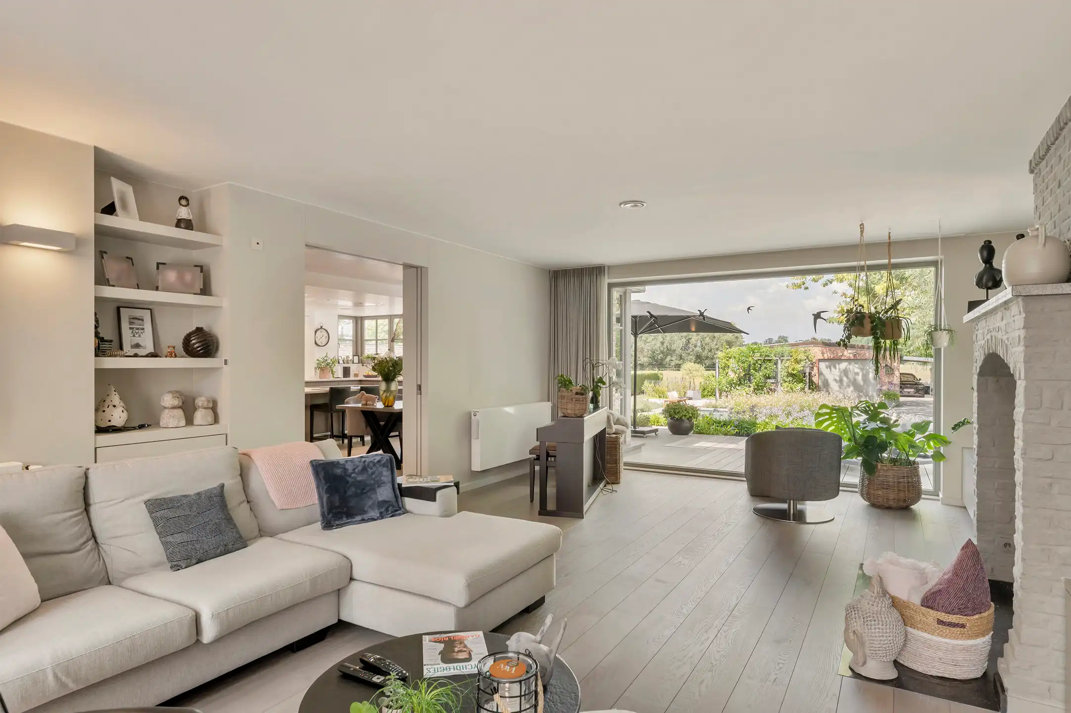 Volledig gerenoveerde woning met 5 slaapkamers, zwembad en prachtig aangelegde tuin op 1.643 m². foto 4