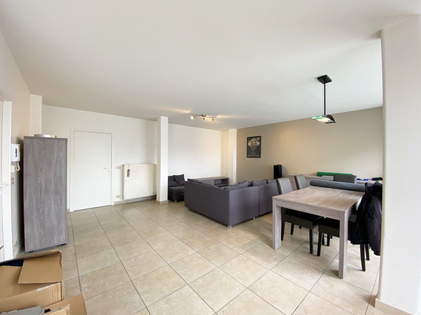 INSTAPKLAAR GELIJKVLOERS APPARTEMENT MET 2 SLAAPKAMERS EN STAANPLAATS!!!! foto 2