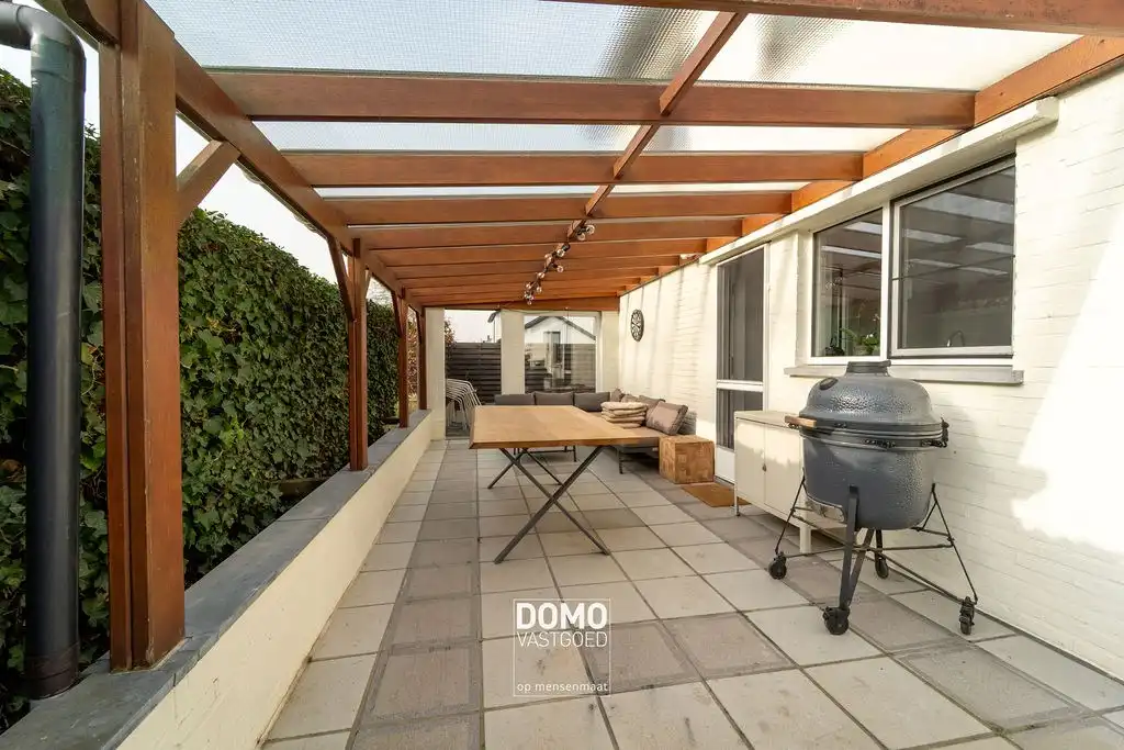 VOLLEDIG GERENOVEERDE OPEN BEBOUWING MET 4 SLAAPKAMERS EN GARAGE foto 20