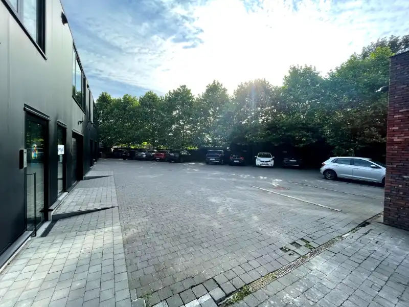 Recent gerenoveerd kantoor met magazijn en 2 privatieve parkeerplaatsen op toplocatie in Melle foto 14