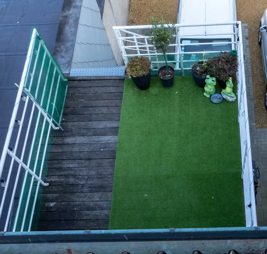 Ruim duplex appartement met zonnig terras in centrum Koekelare  foto 5