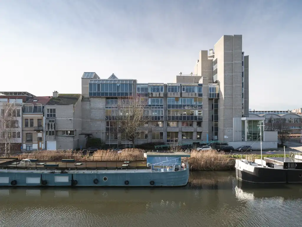 Architecturale nieuwbouw ‘townhouse’ met zicht op het water en meerdere terrassen foto 10