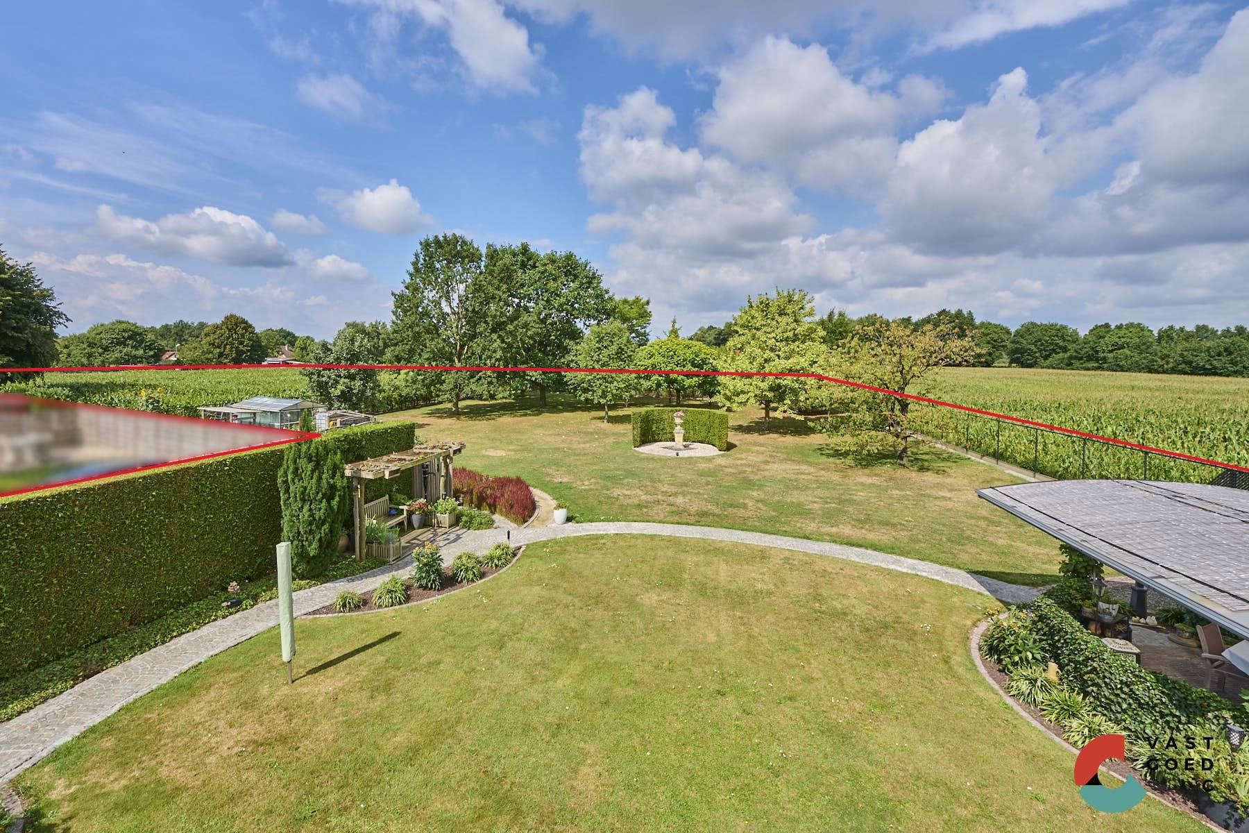 Ruime gezinswoning omringd door groen op een perceel met vrij uitzicht foto 25