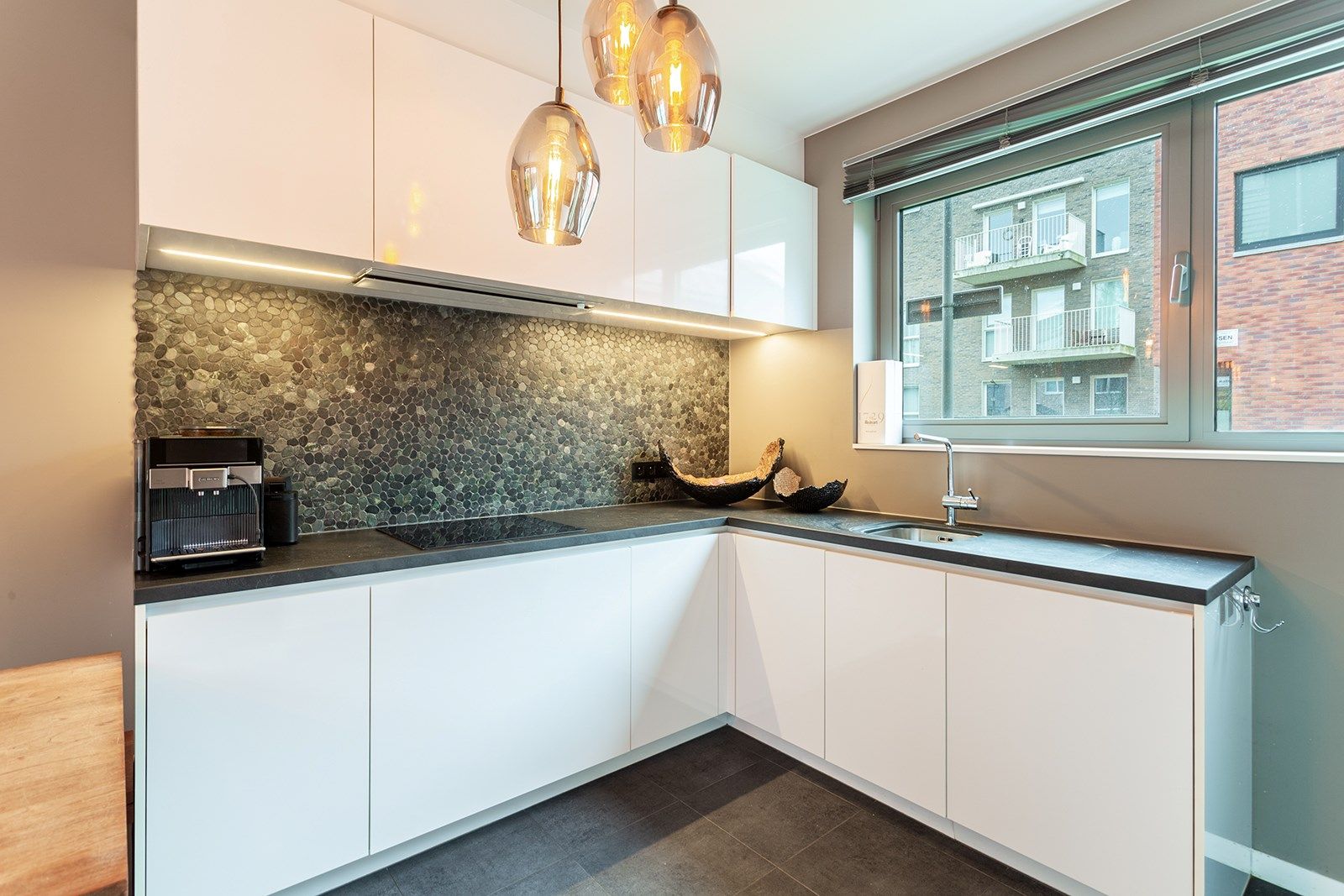 Halfopen bebouwing met 2 terrassen in de Regattawijk!  foto 3