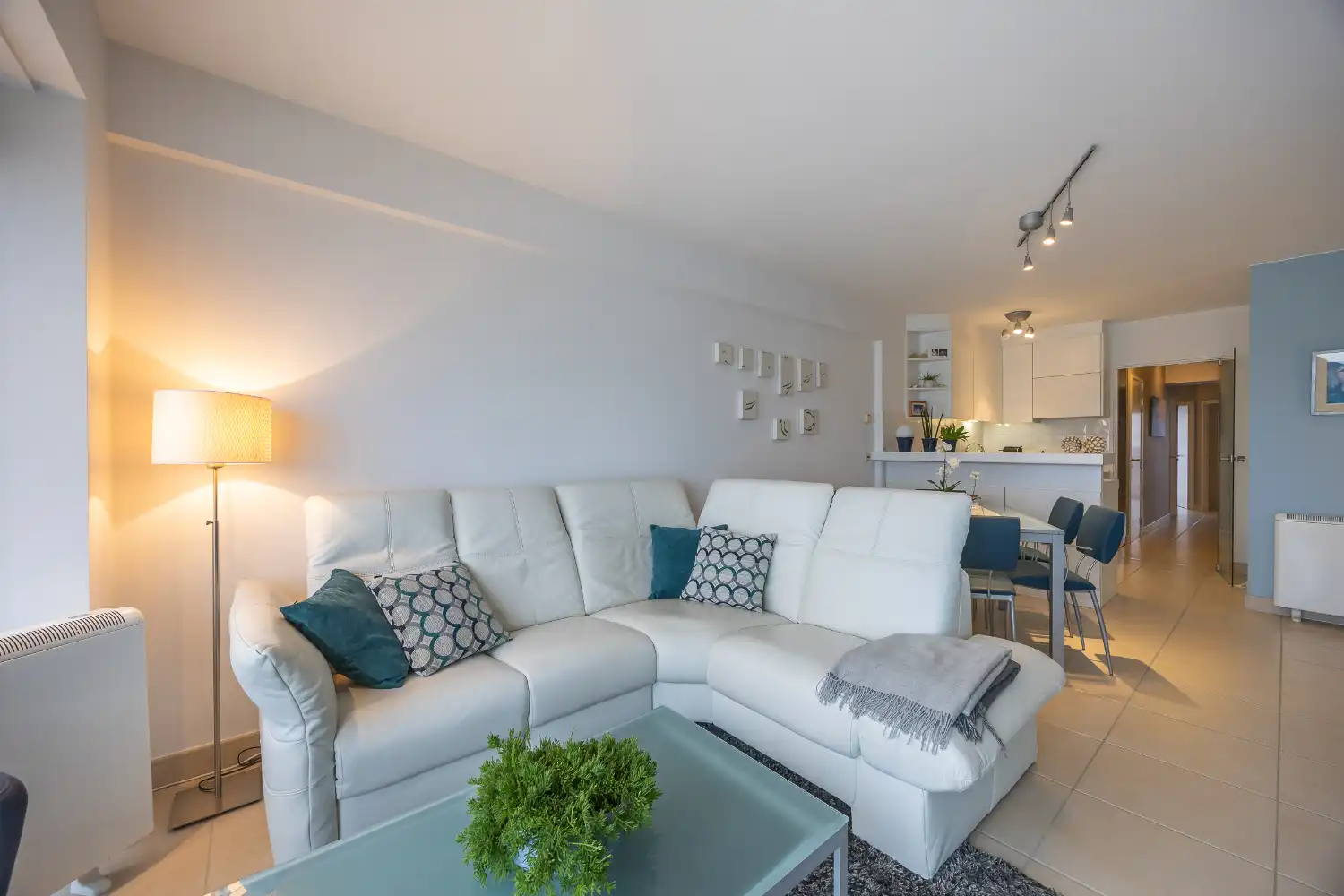 Luxe appartement op de zeedijk met panoramisch zeezicht en zuidgericht terras foto 10