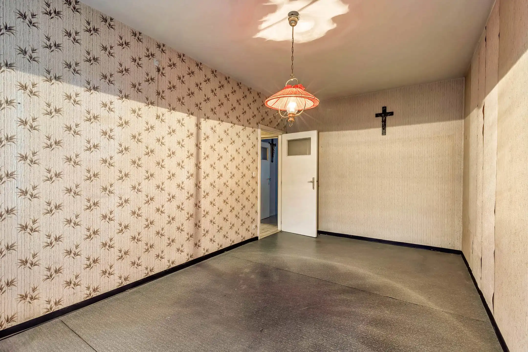 Ruime villa met loods en garage foto 12