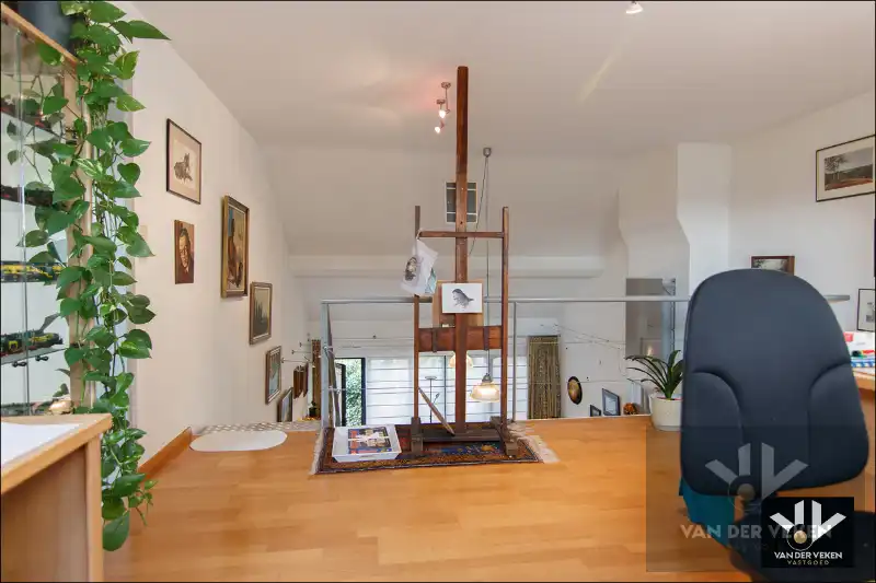 Energiezuinige, instapklare en ruime praktijkwoning met ideale ligging, tal van mogelijkheden en dubbele garage foto 25