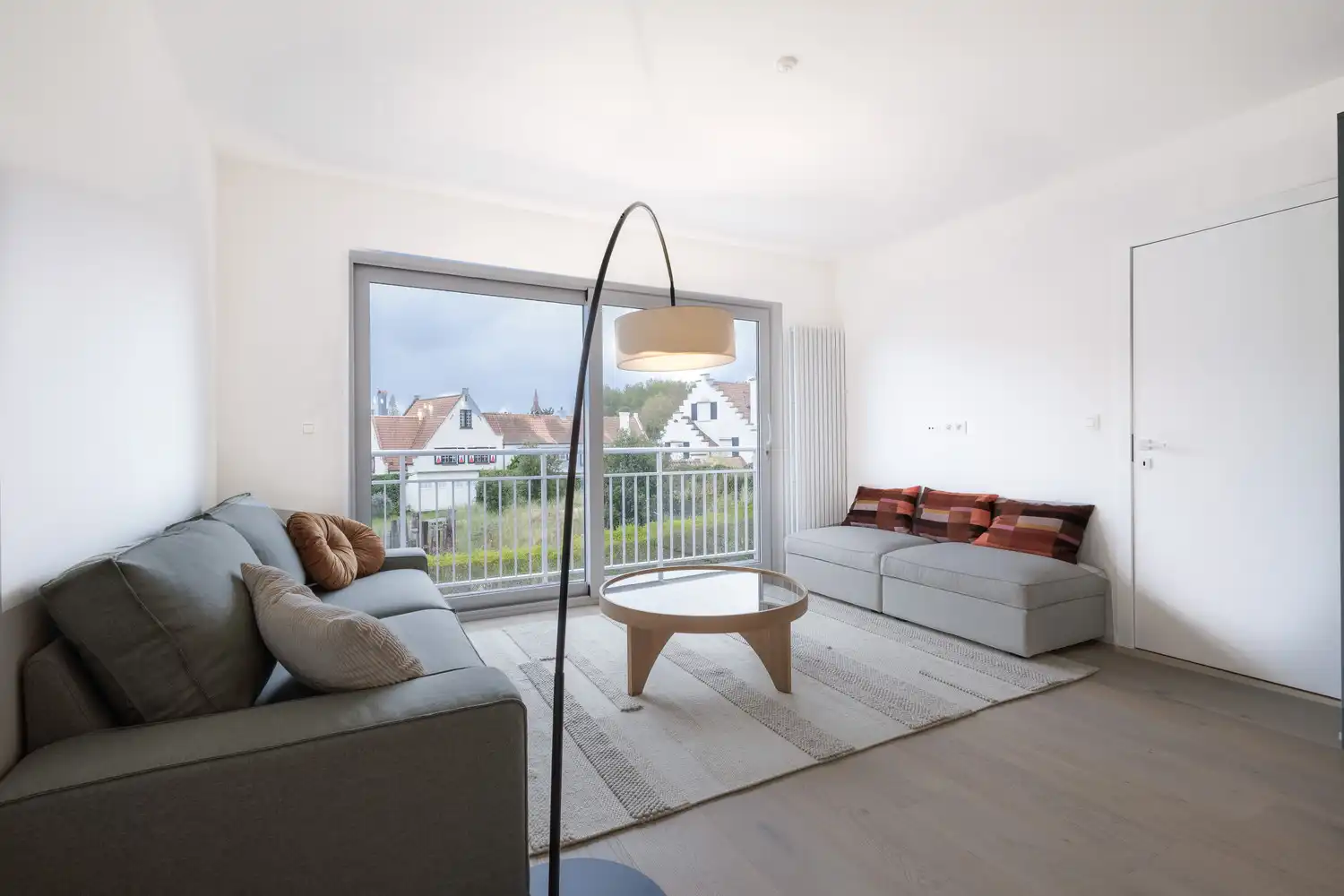 Volledig gerenoveerd lichtrijk appartement in rustig gelgen villa residentie te Duinbergen foto 3