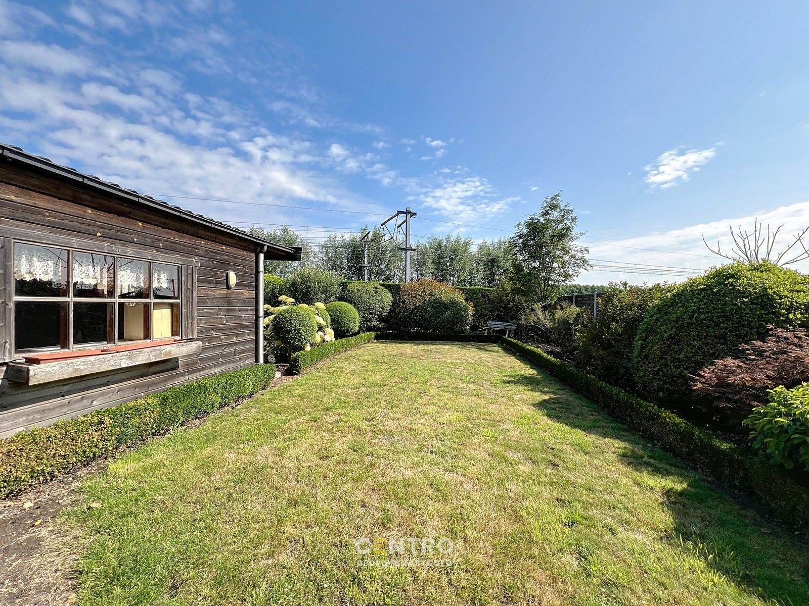 Handelshuis te TORHOUT te koop op verbindingsweg met veel passage. Heden nog ingericht als frituur ! foto 6