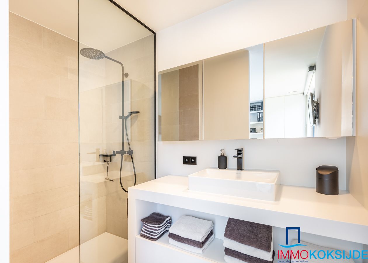Exclusief penthouse met 2 slaapkamers en ruim terras in moderne residentie foto 33