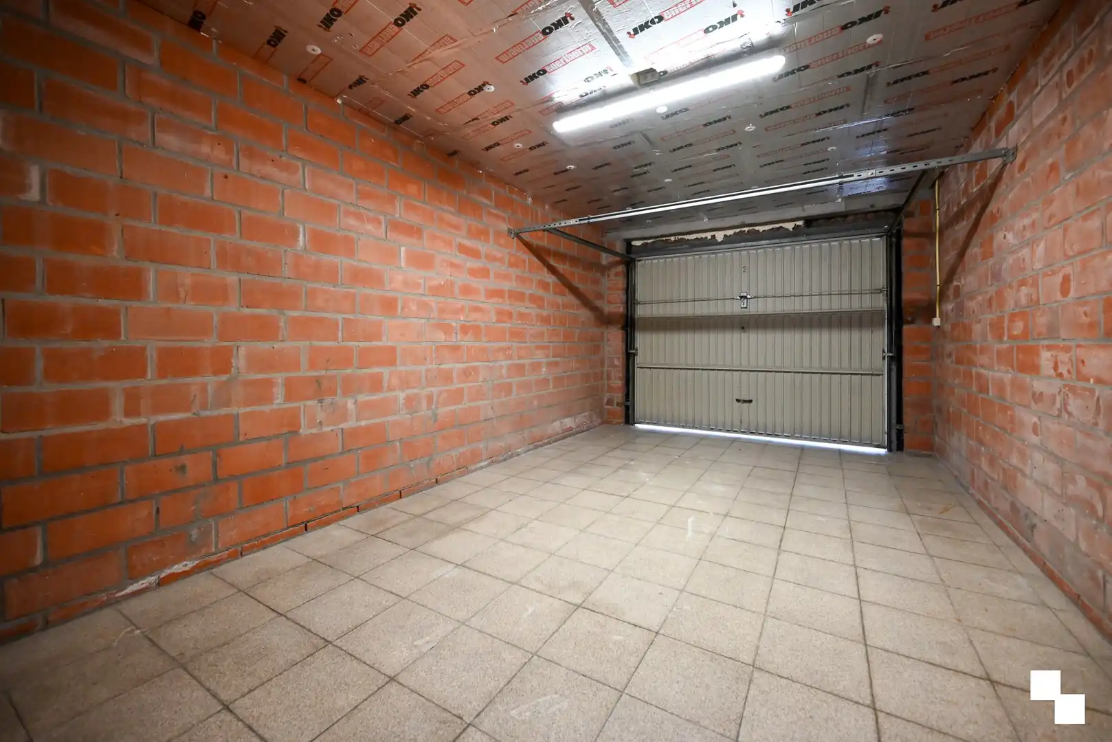 Lichtrijk, compleet gerenoveerd hoekappartement & volledig instapklaar te Izegem, Emelgem. foto 15