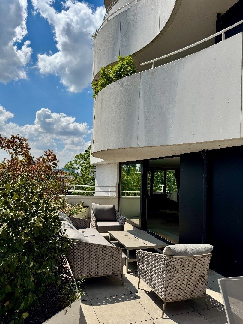 Luxueus appartement met panoramisch uitzicht in residentie Greentower foto 2
