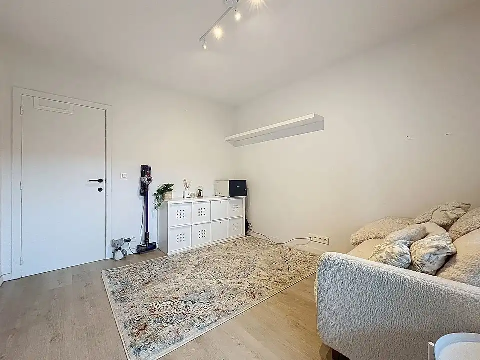 Gerenoveerd hoekappartement GLV  (2 slpks + dressing/bureau/babykamer) met tuin en garage foto 23