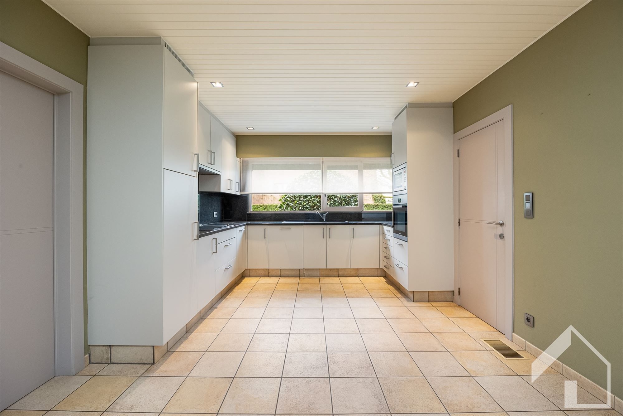 Privéwoning met bedrijfspand foto 16