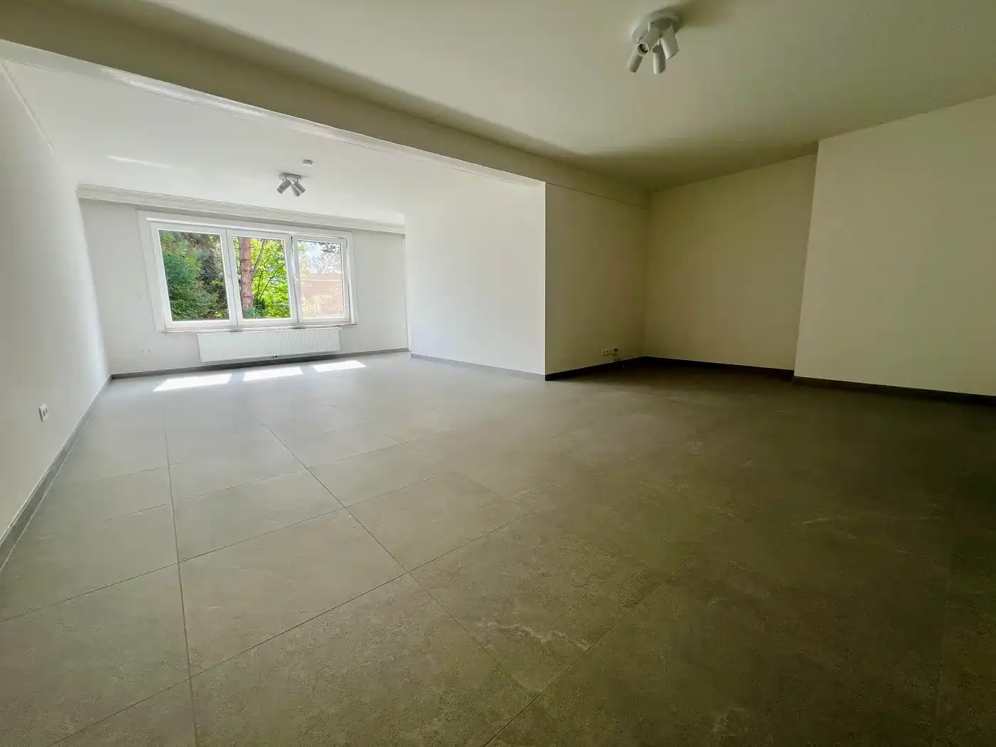 Ruim appartement met 2 slpks en terras op toplocatie foto 4