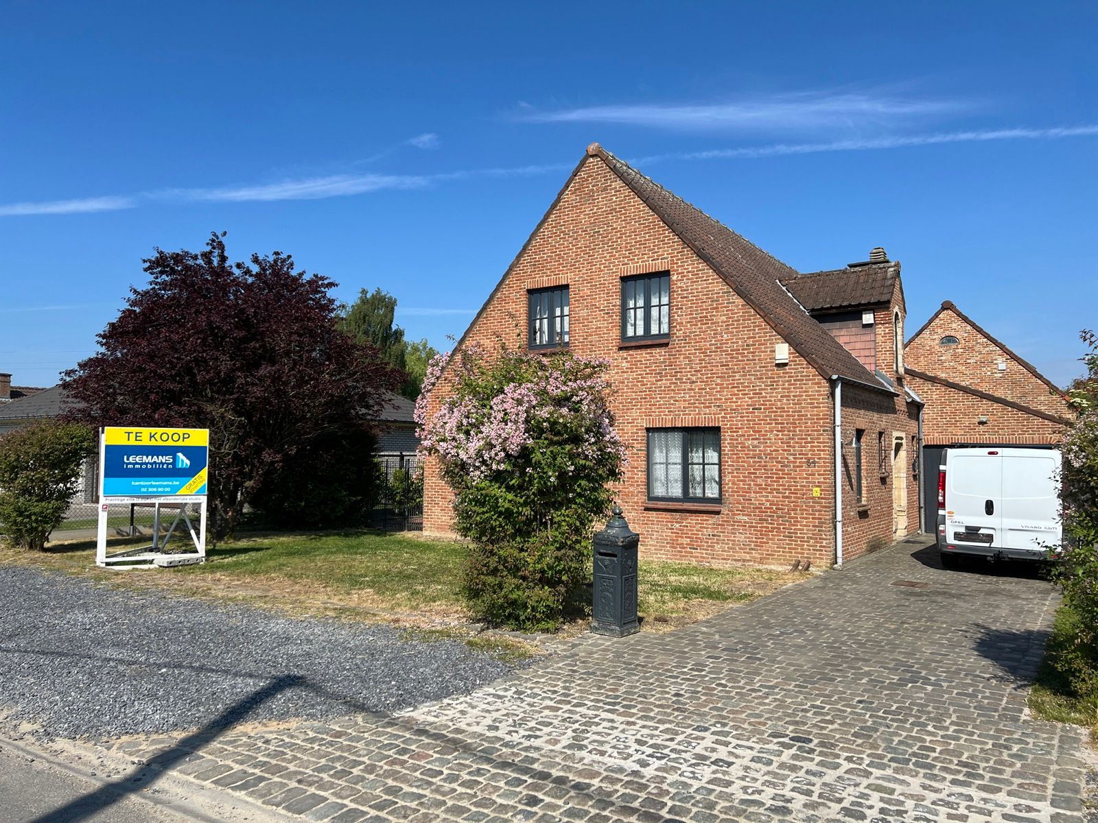 UITZONDERLIJKE VILLA MET APARTE STUDIO TE KOOP OP TOPLOCATIE foto {{pictureIndex}}