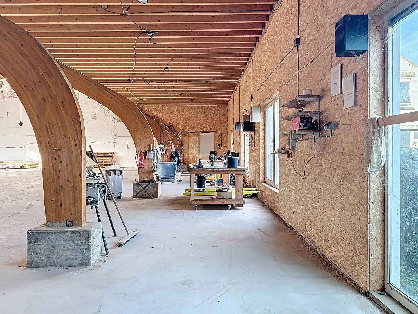 "Ruime hangar in Retranchement biedt talloze mogelijkheden voor industrieel gebruik" foto 12