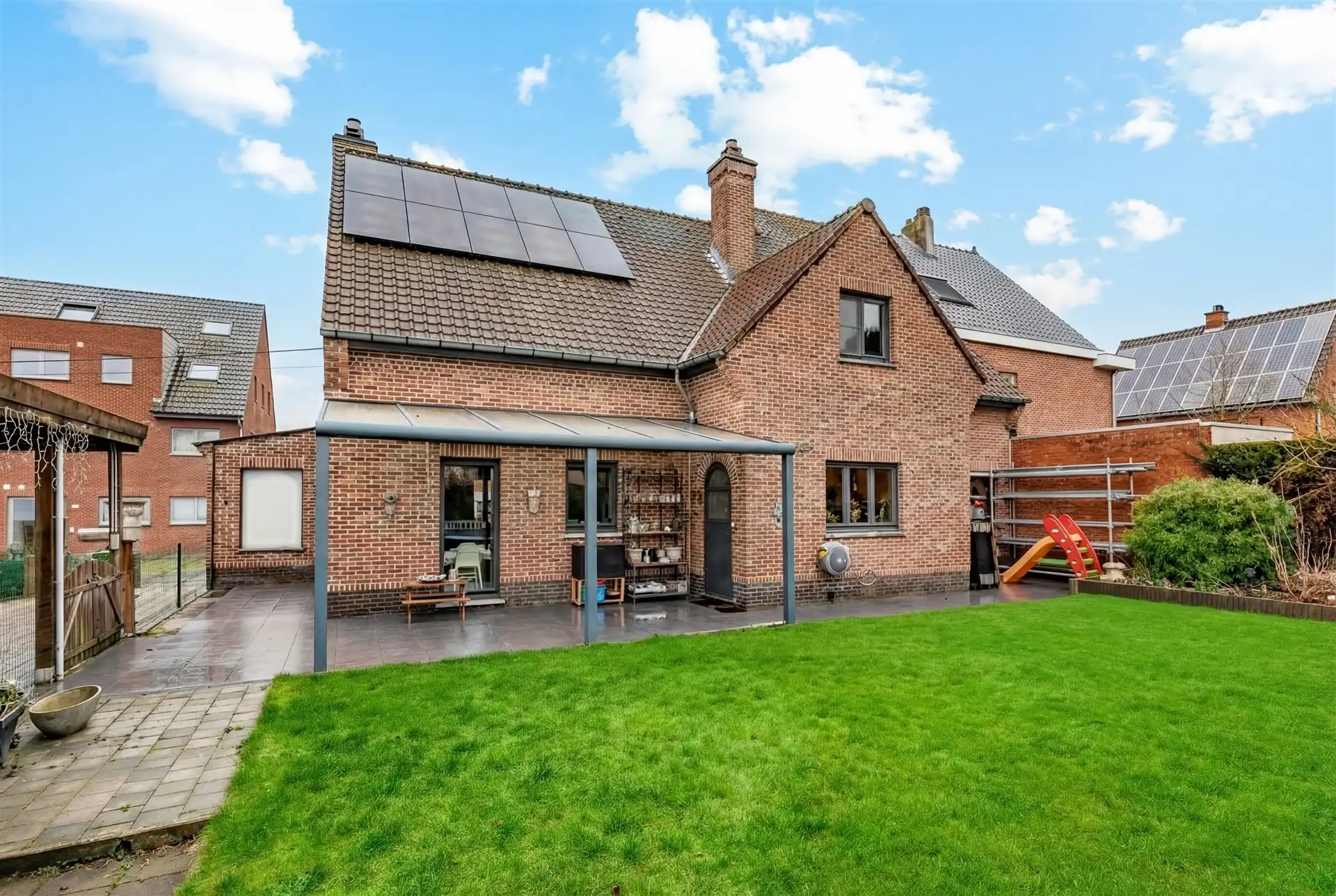 Zeer ruime halfopen bebouwing nabij de Durme foto {{pictureIndex}}