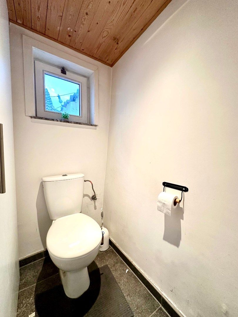 Gemeubelde rijwoning vlakbij Sint-Annarei foto 7