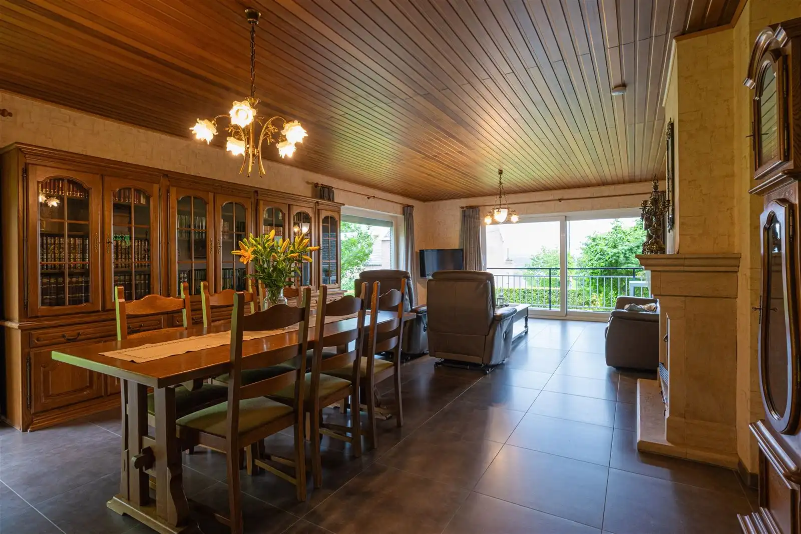INSTAPKLARE VILLA MET LOODS TE ZWALM foto 8