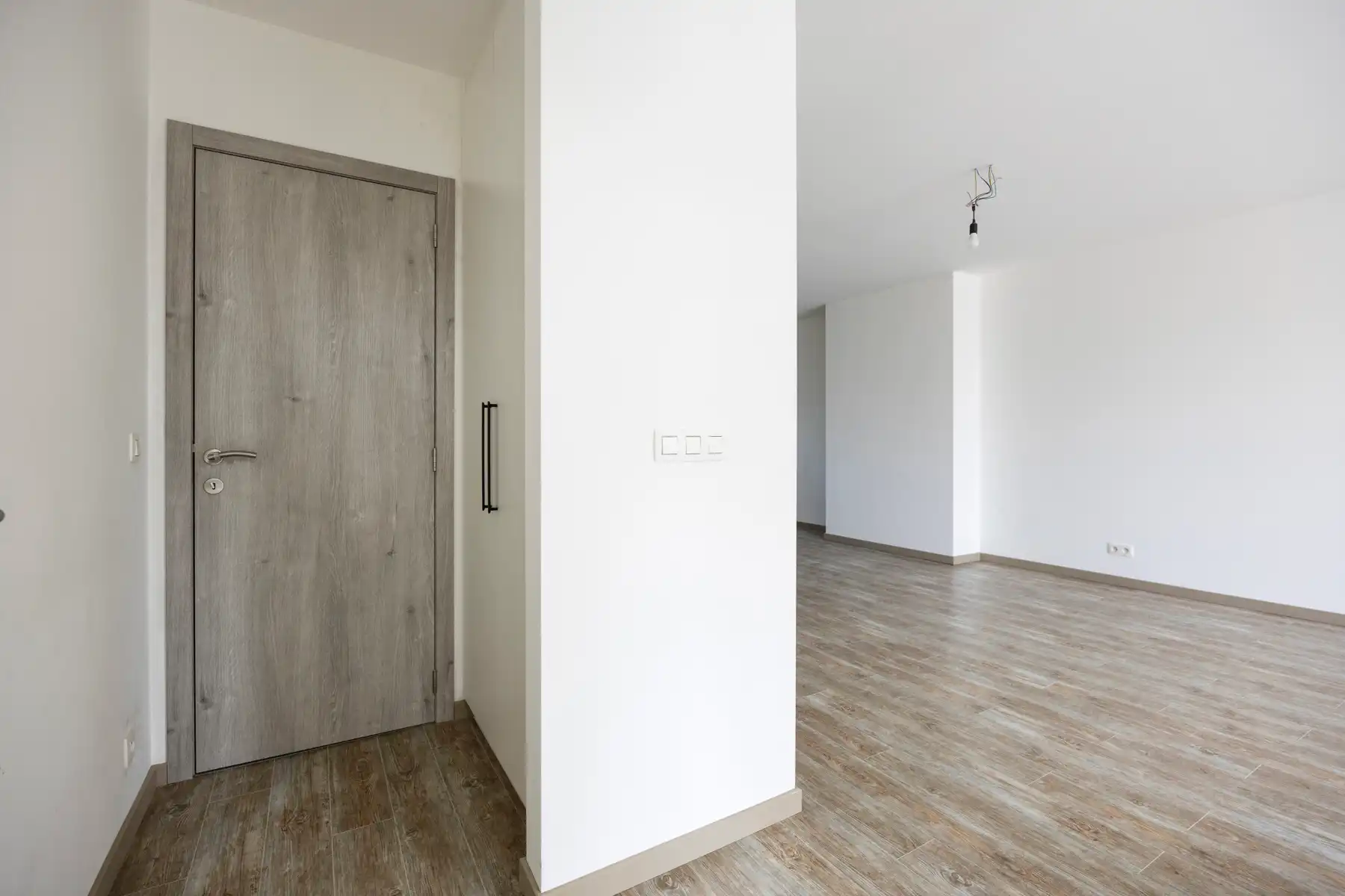 Nieuwbouw triplex met 4 slaap- en badkamers, tuin en parking foto 3