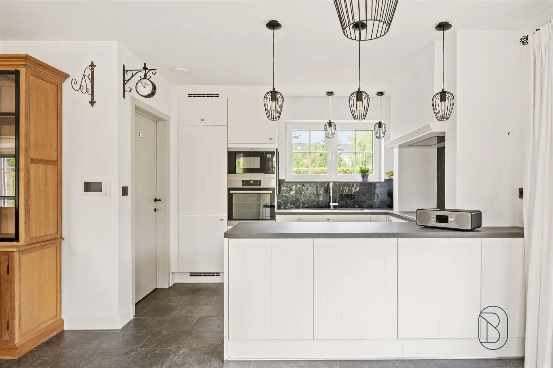 Stijlvolle pastoriewoning op rustige locatie foto 10