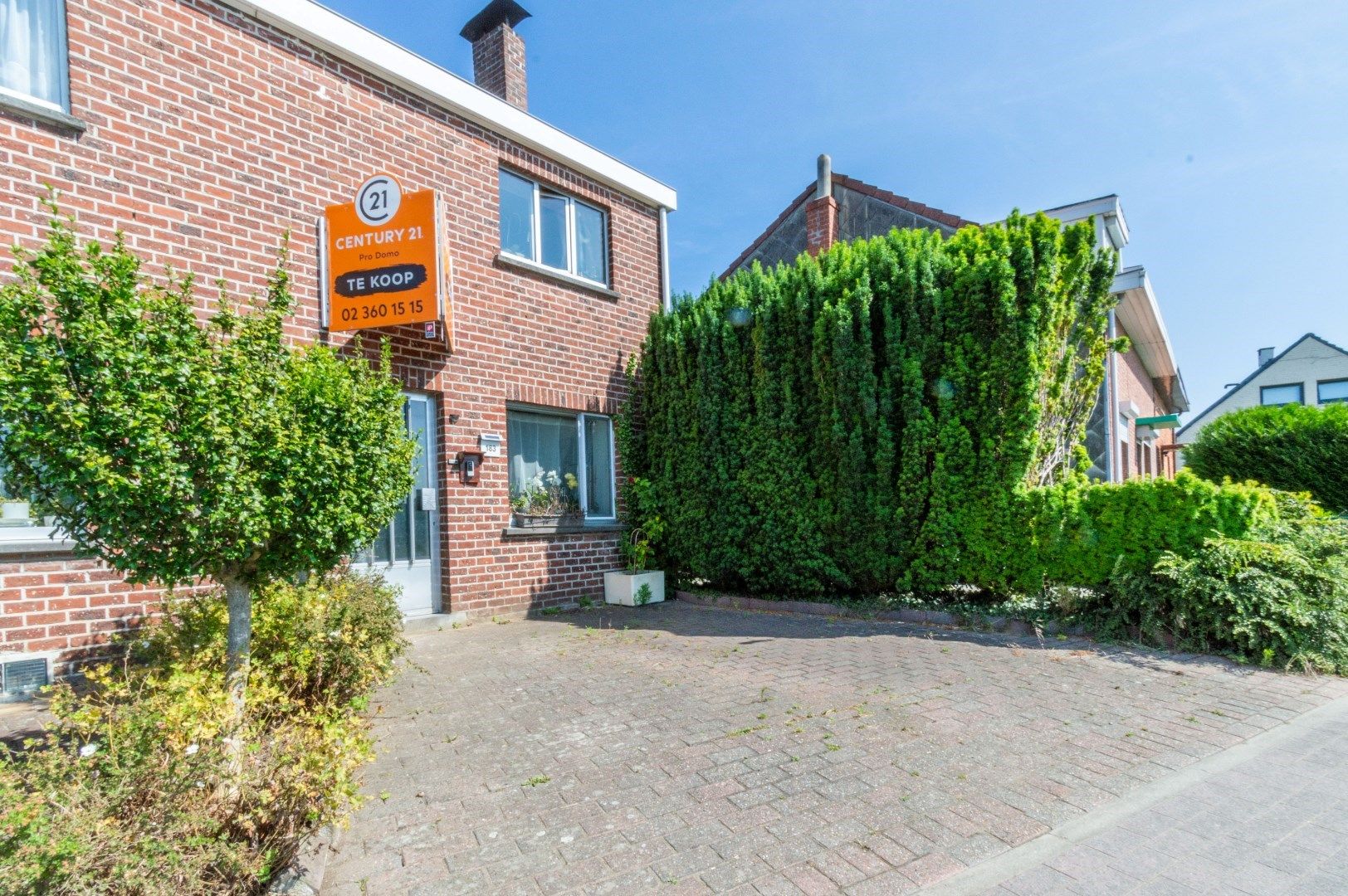 DRIEGEVEL WONING MET 2 SLAAPKAMERS & TUIN ! foto 3