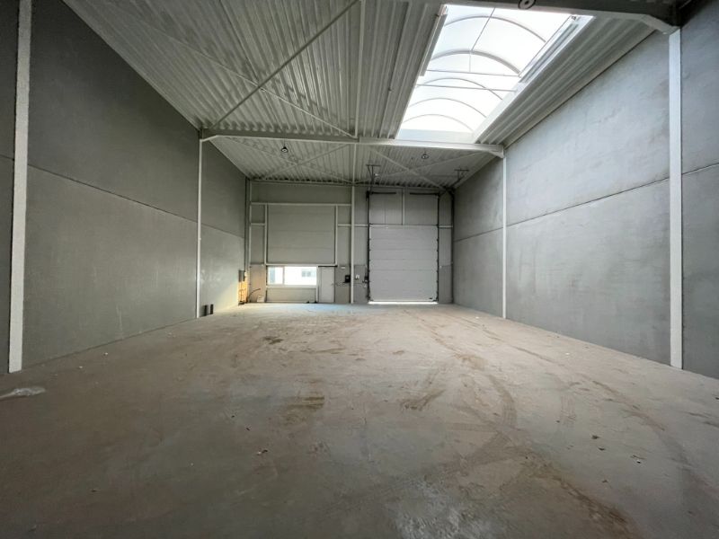 Modern magazijn van 216 m² met parkeerplaatsen op toplocatie in Evergem foto 8