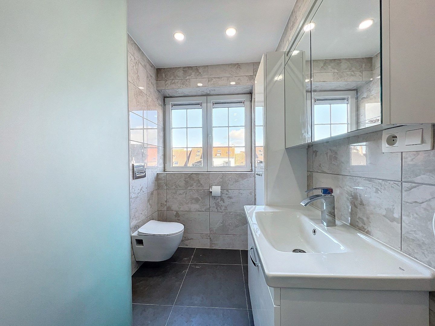 Gerenoveerde duplex appartement te Nieuwpoort stad! foto 8