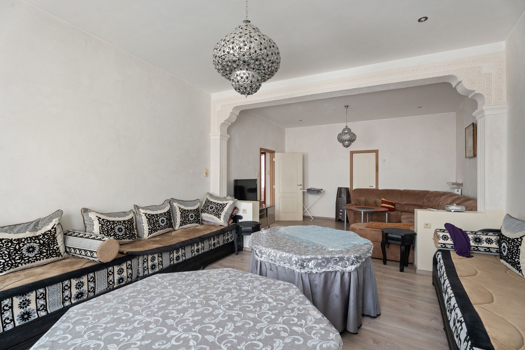 Ruime eigendom met 326 m² woonruimte + 79 m² handel – Gent foto 9