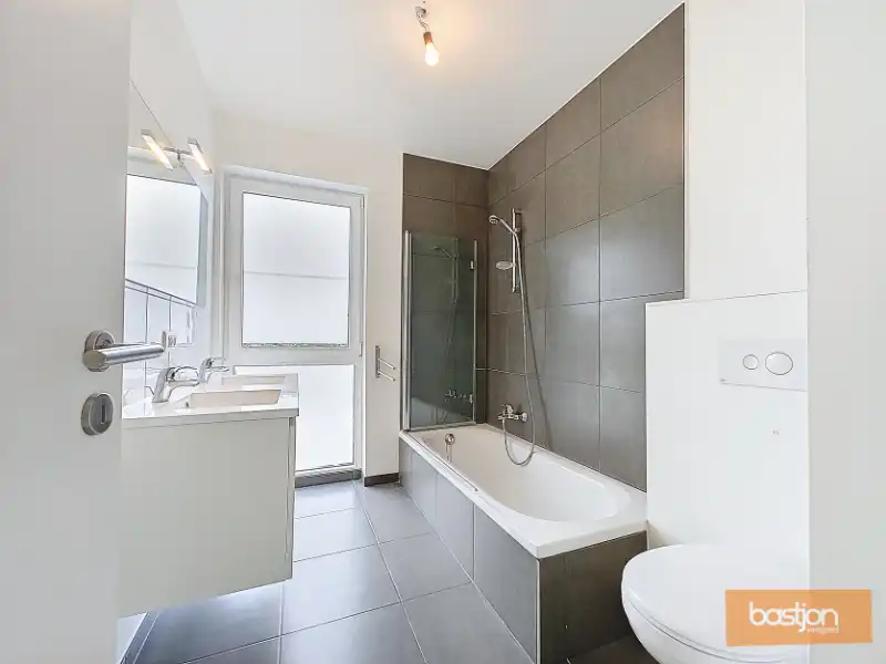 Energiezuinige woning met tuin (EPC A) te Kortrijk foto 8