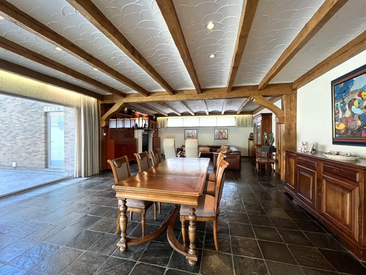 Langemark-Poelkapelle – Ruime hoekwoning met praktijkruimte en 3 garages foto 17