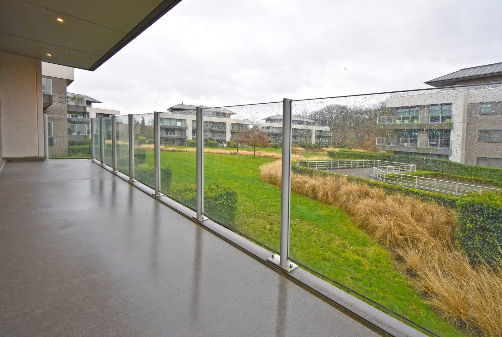 Luxueus afgewerkt hoekappartement te Rumbeke foto 2