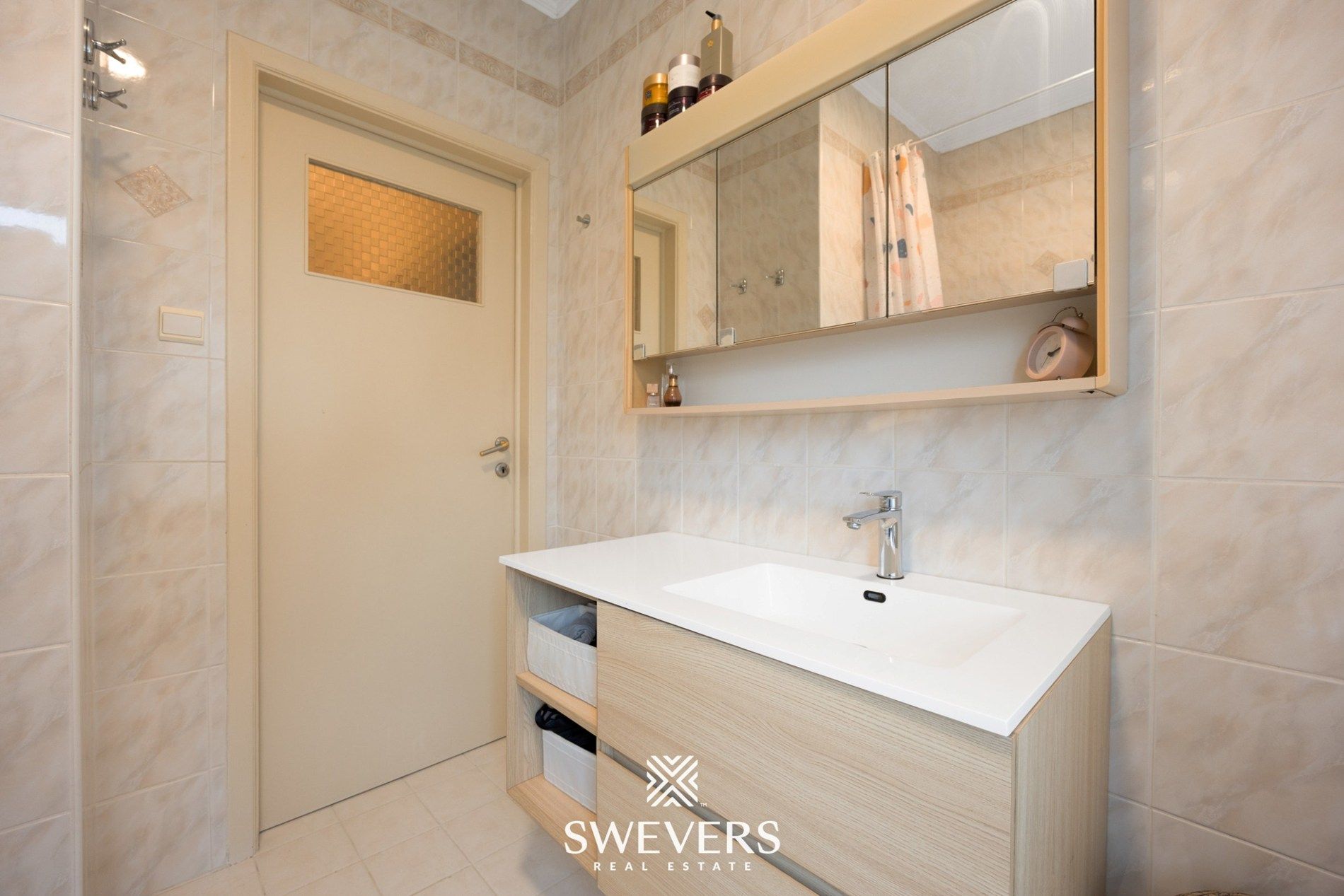 Open bebouwing met 3 slaapkamers en garage in rustige straat foto 15