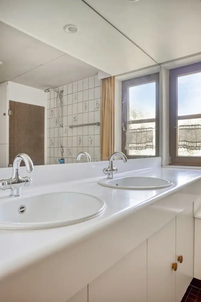 Prachtige, achterin gelegen villa op 22a15ca foto 21