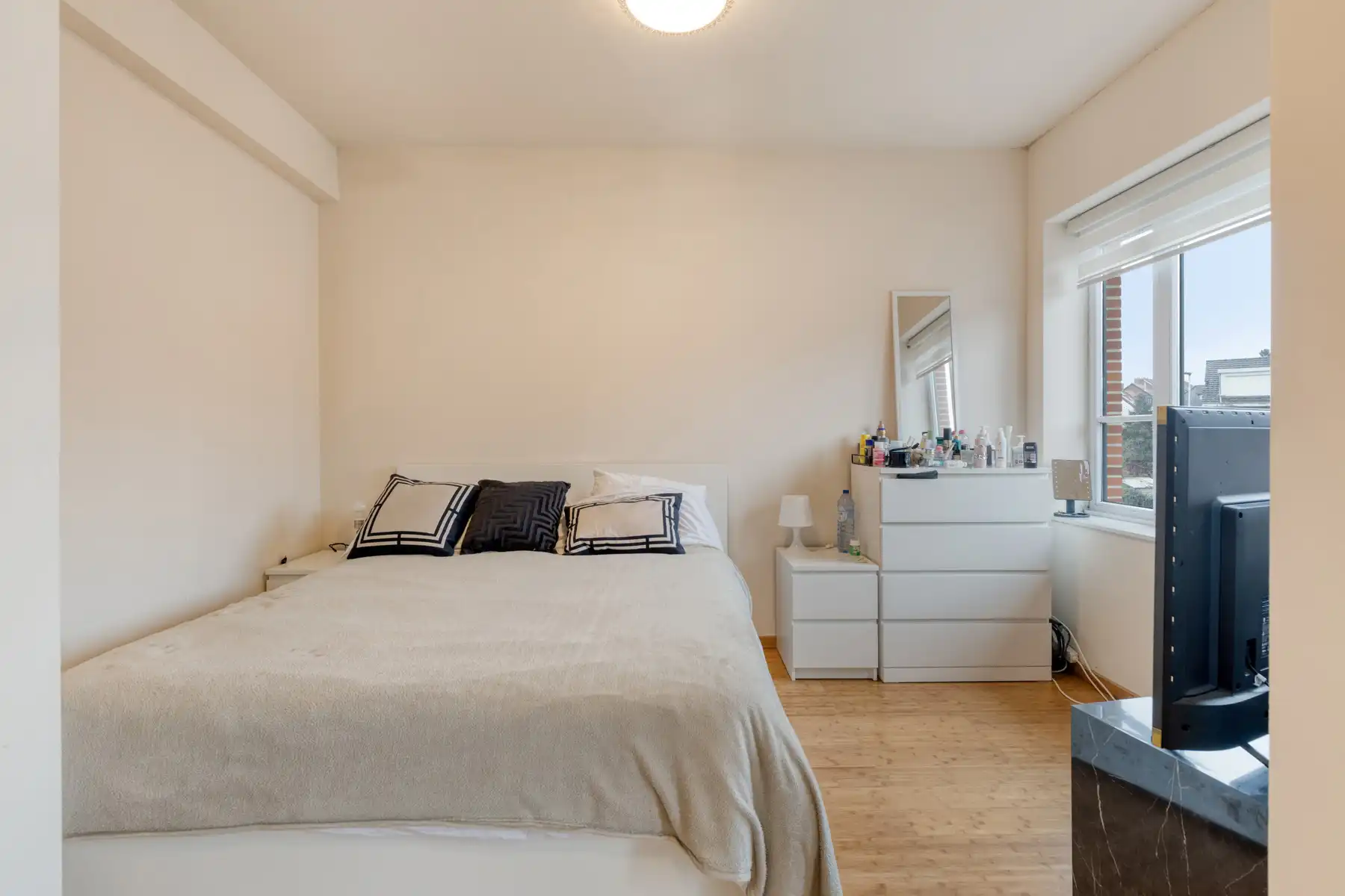 Gerenoveerde woning met 5 slaapkamers en tuin foto 14