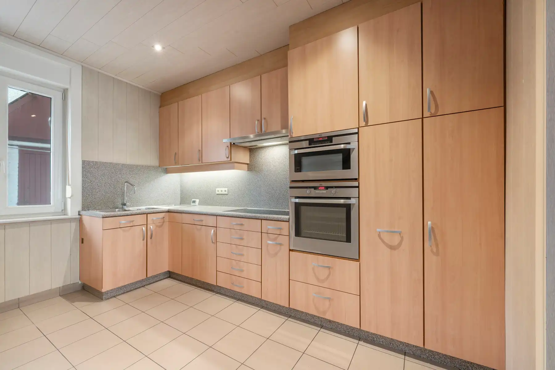 TE KOOP - halfopen bebouwing met 3 slaapkamers en EPC D foto 5