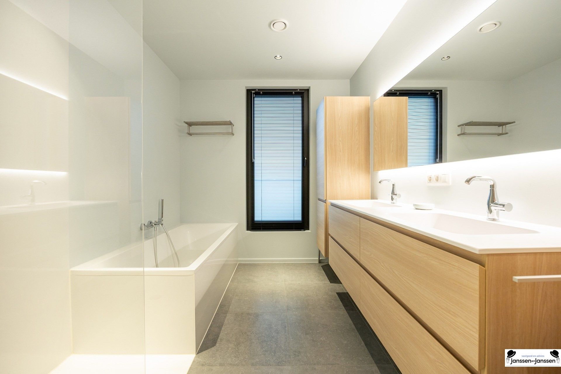 Moderne energiezuinige woning met hoogwaardige afwerking foto 13