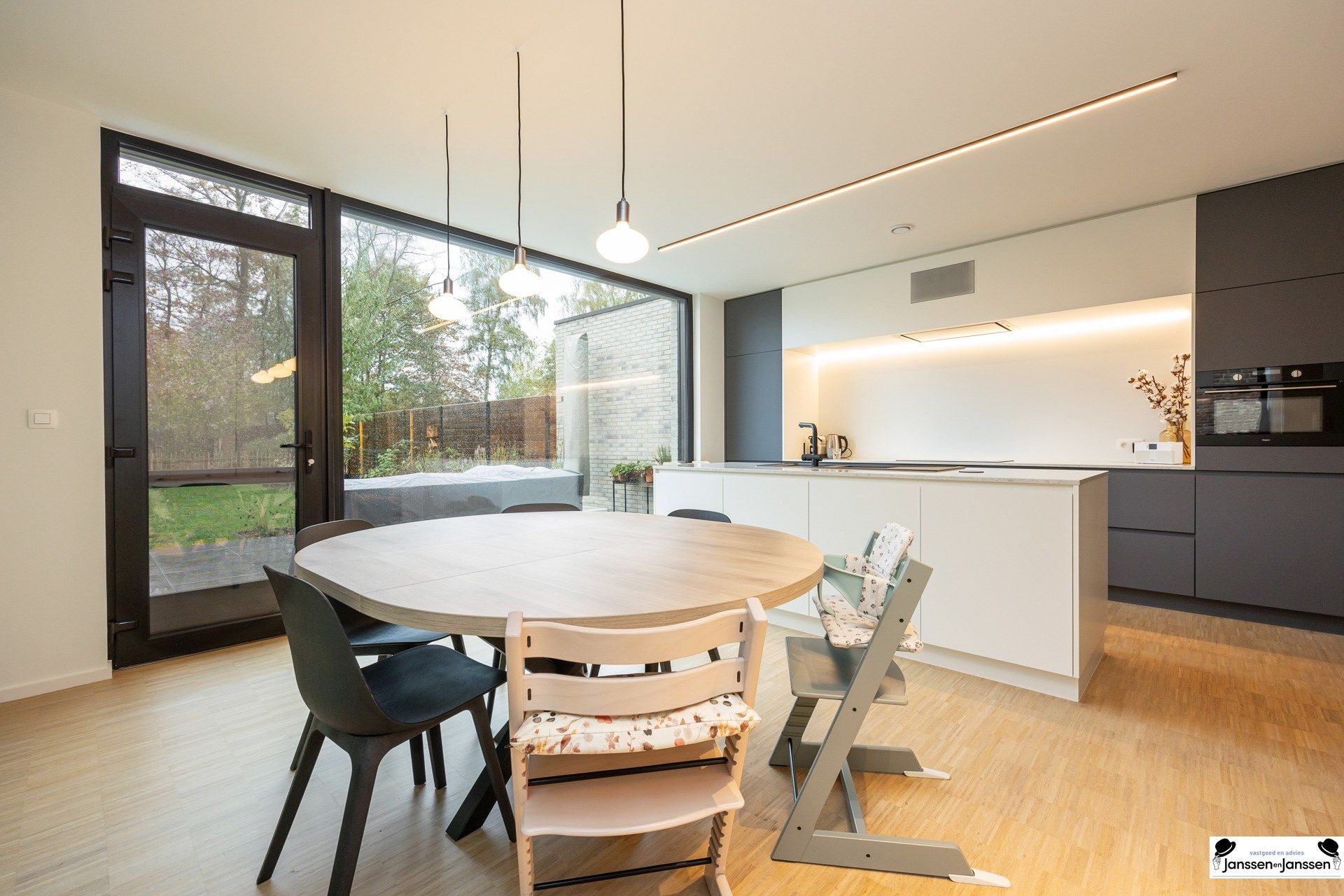 Moderne energiezuinige woning met hoogwaardige afwerking foto 13