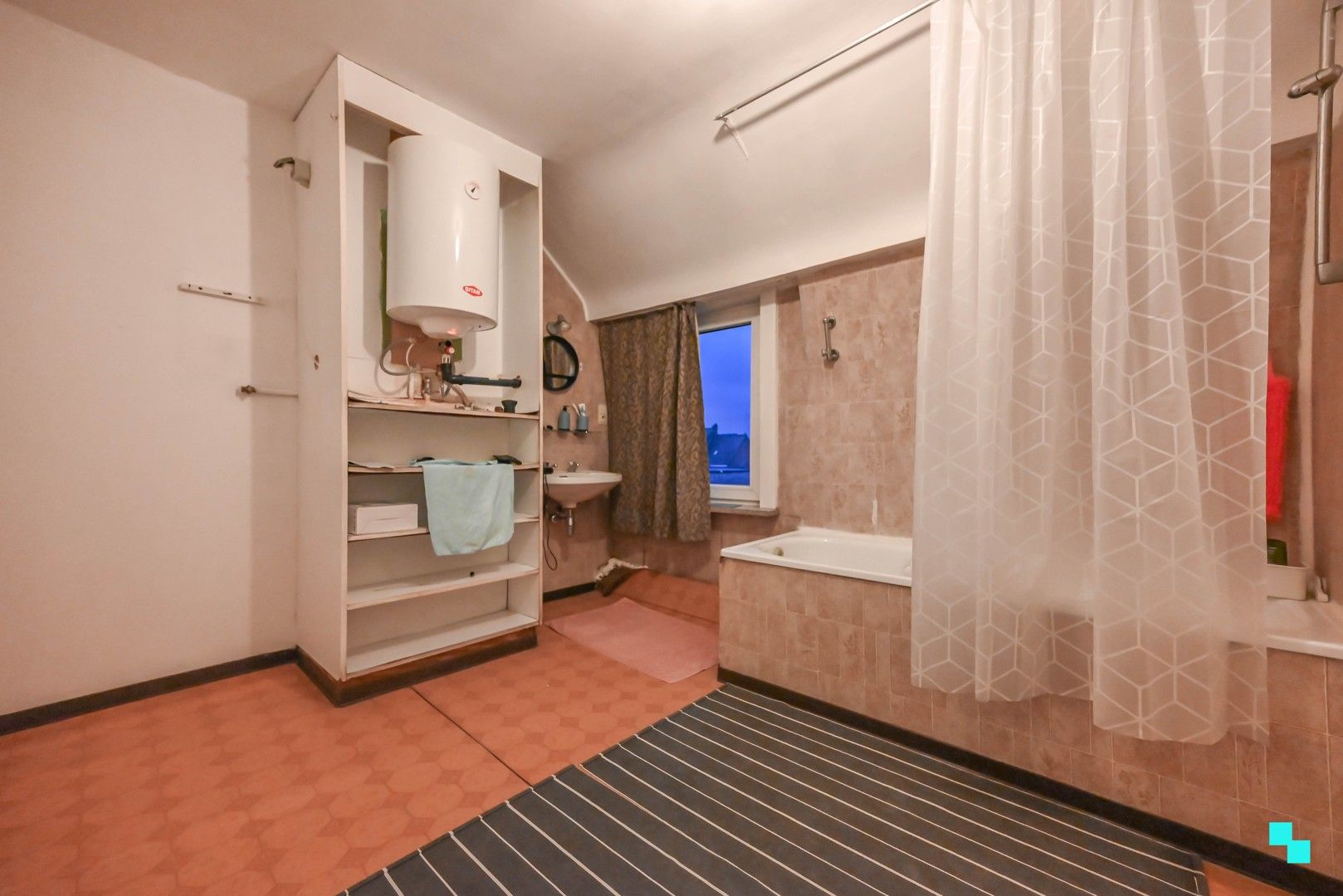 Opbrengsteigendom met winkelruimte én ruime garage in centrum Izegem foto 27