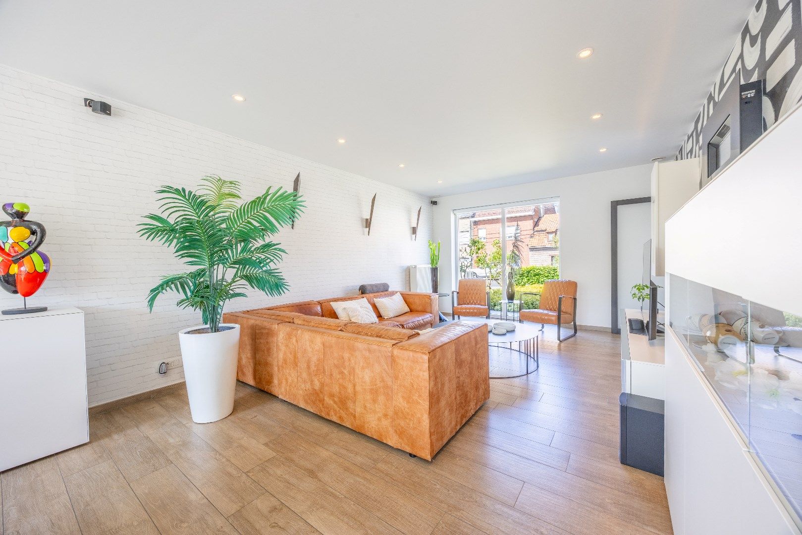 RUIME, KLASSEVOLLE EN ENERGIEZUINIGE WONING  foto 4
