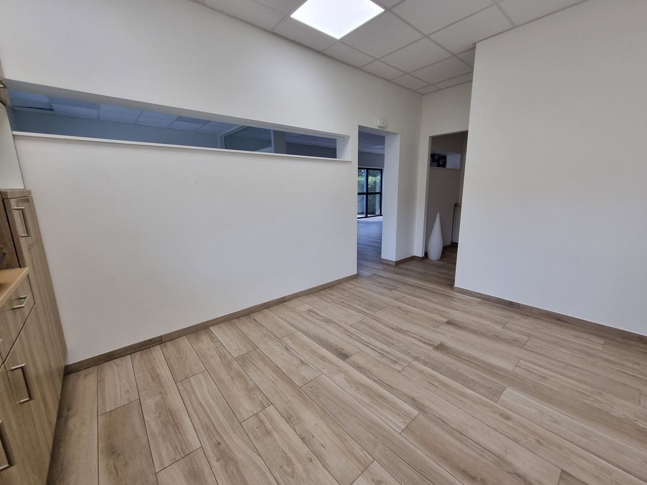 Uitstekend gelegen industrieel gebouw/magazijn met kantoorruimte (400m²) foto 29