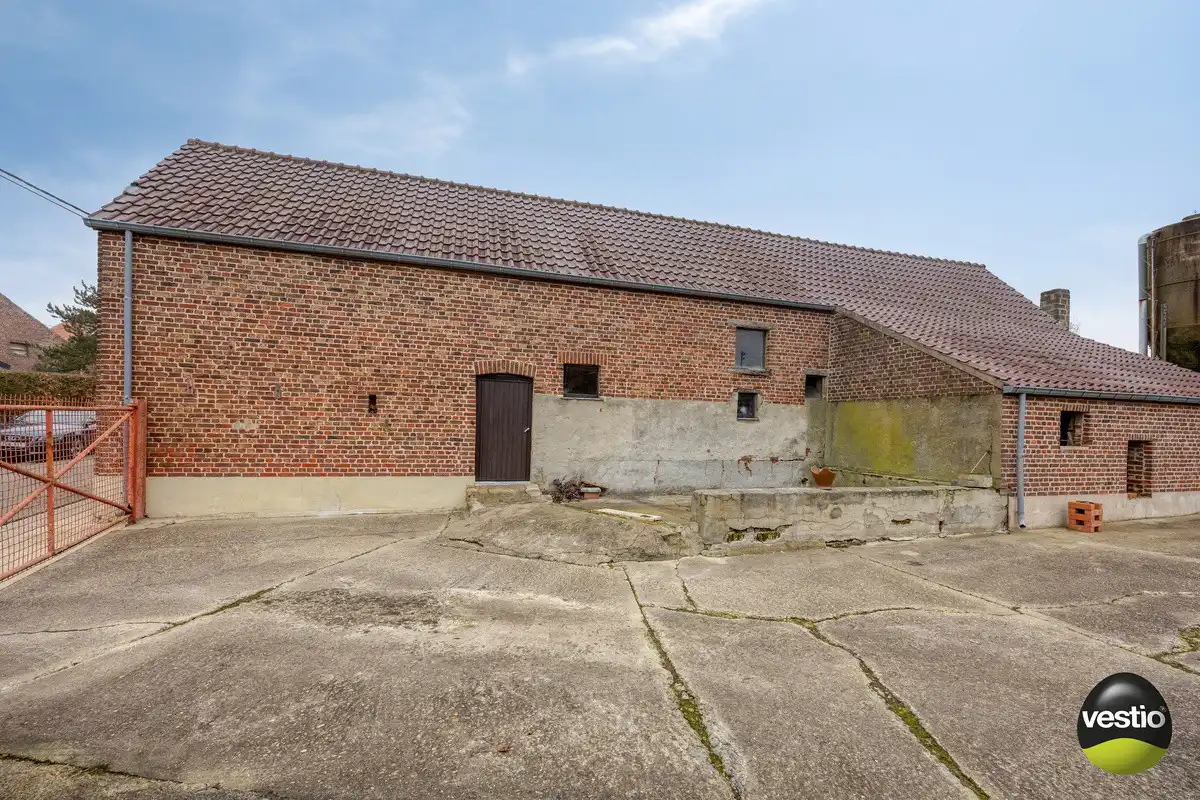 VIERKANTSHOEVE MET 4 BIJHORENDE VARKENSSTALLEN TE SINT-HUIBRECHTS-HERN op 65A79CA. foto 32