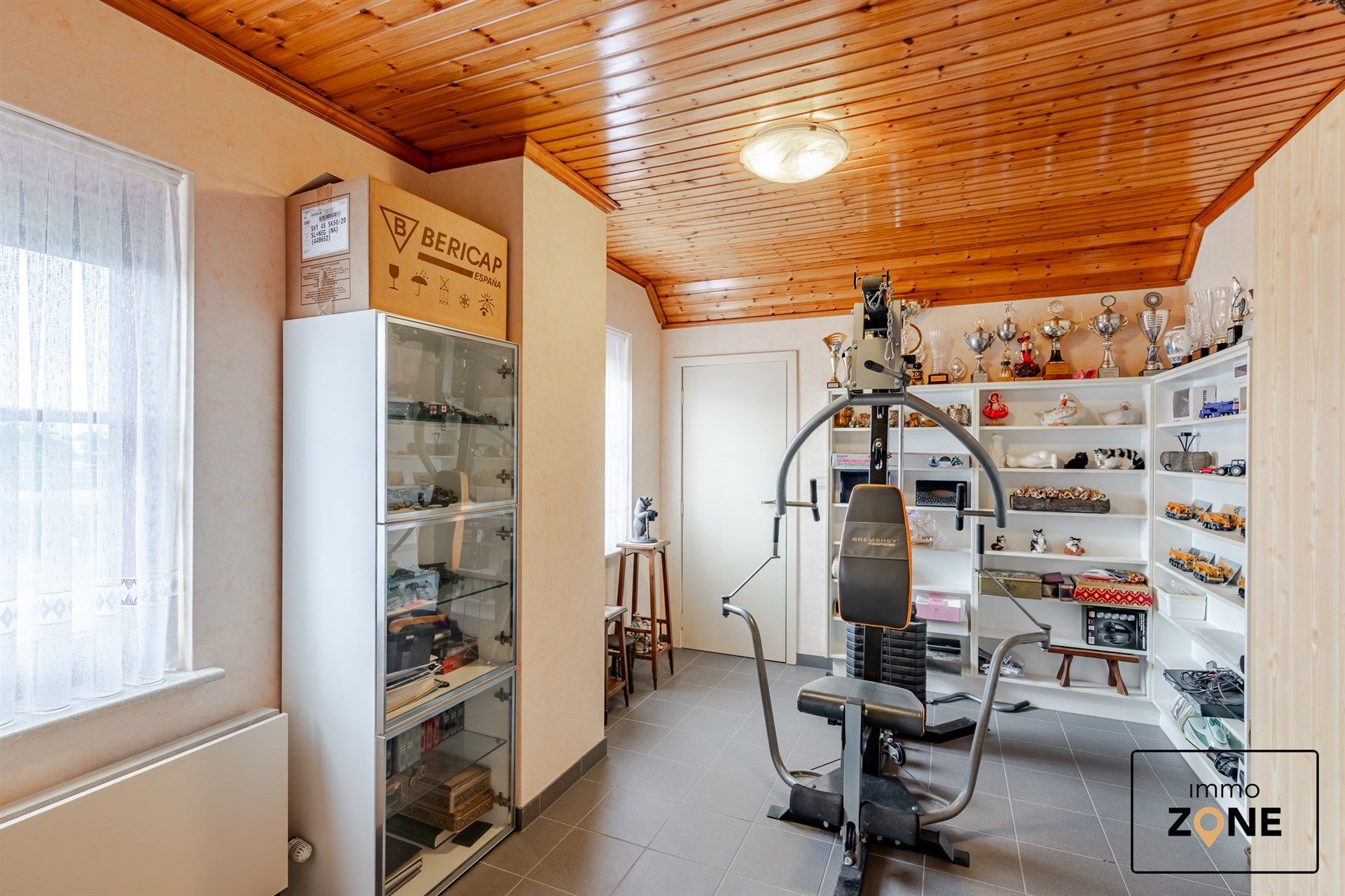 Huis, chalet en ruim magazijn op toplocatie foto 17