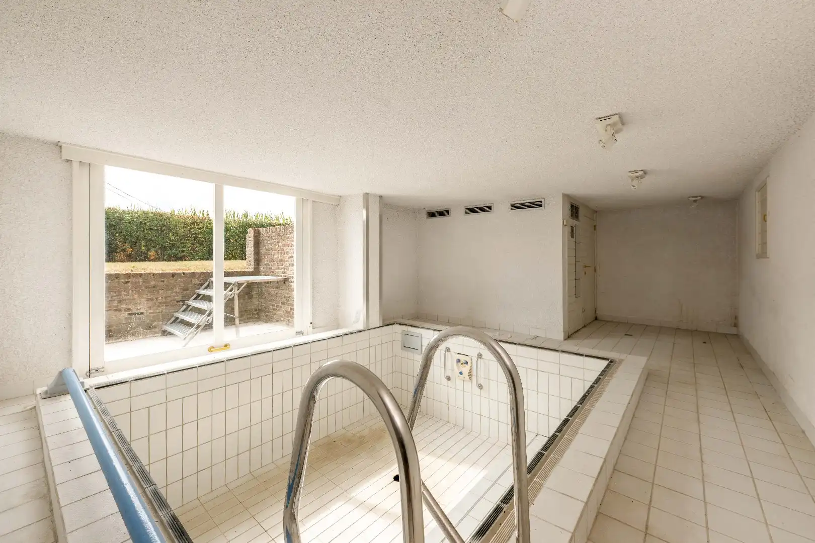 EXCLUSIEF LANDHUIS MET BIJGEBOUWEN OP EEN DOMEIN VAN 5.990 M² foto 29